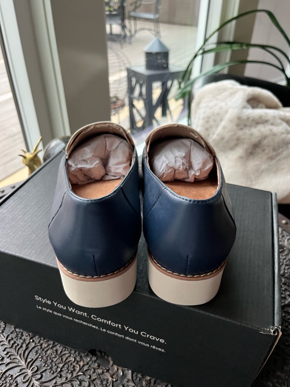 VIONIC KENSLEY NAPPA LEATHER LOAFERS IN NAVY CREAM 8 W WIDE - Picture 8 of 9